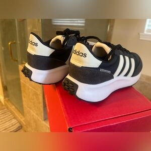 adidas Run 70s Black Off White